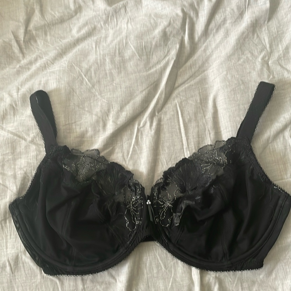 Wacoal black w/ silver in lace, size 36DDD/ 3 part seam, unlined w/ underwire